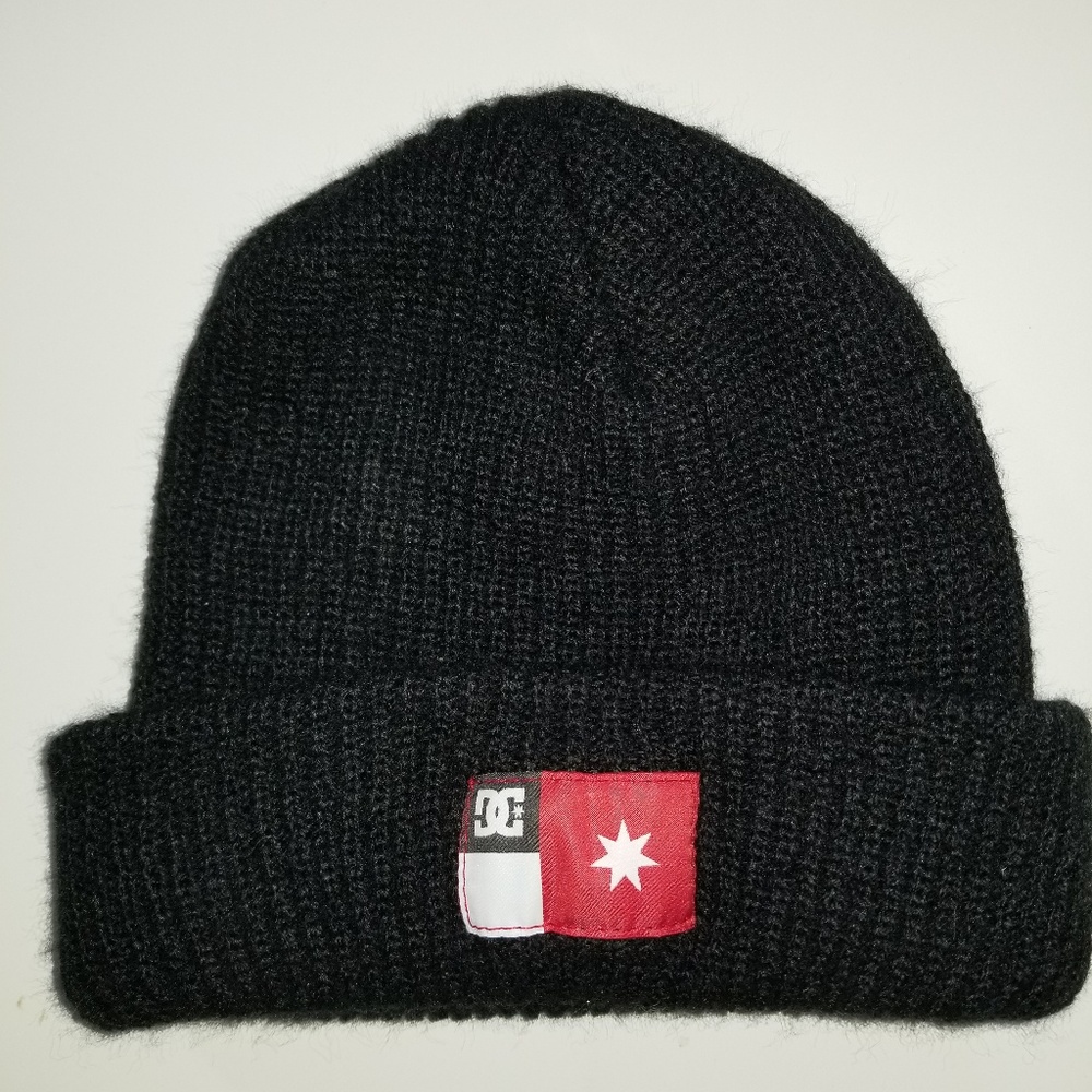 ❄Brand New DC Beanie Sz Small